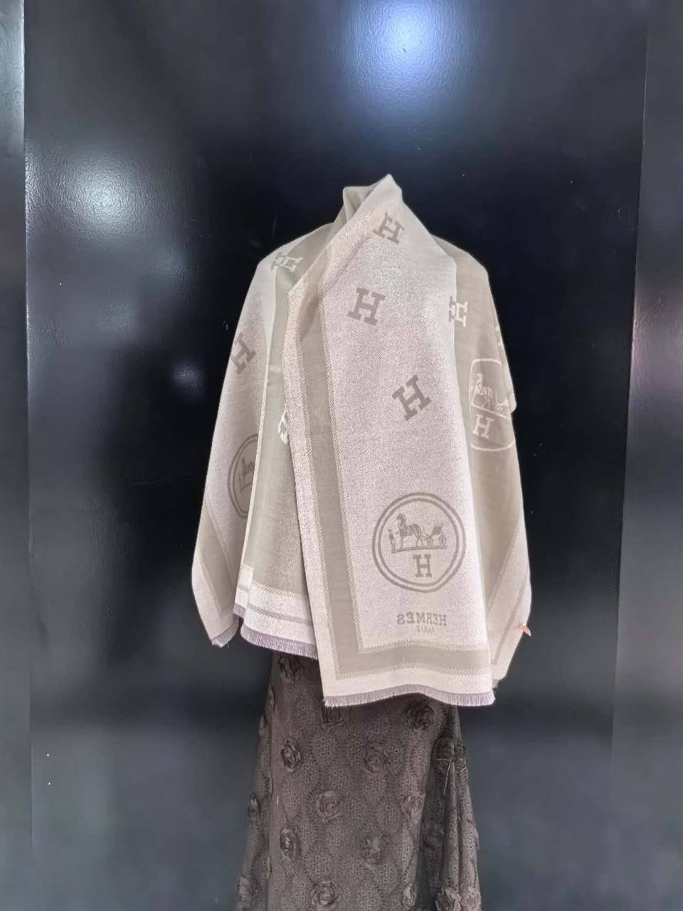 Scarf 

Good quality 

50 dhs🇦🇪🇦🇪

Zain17
♥️♥️♥️