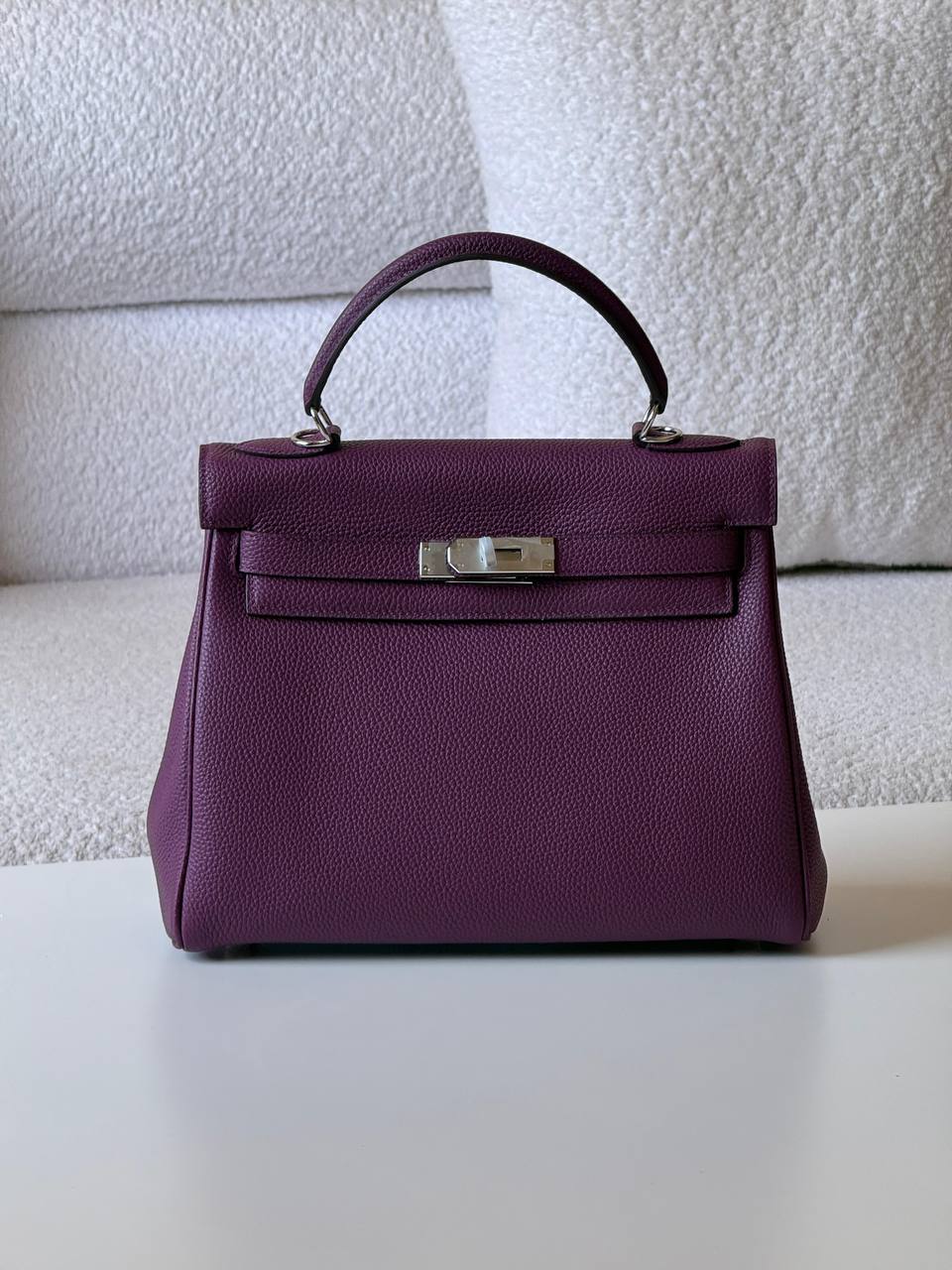 Hermes
kelly 28cm💥Master quality ✅with box📦
470 dhs✅

Zain52
♥️♥️♥️