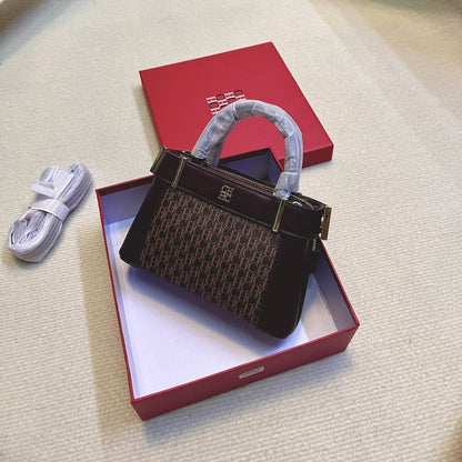 CH
100 dhs✅
with box
size 22cm

Zain26
♥️♥️♥️