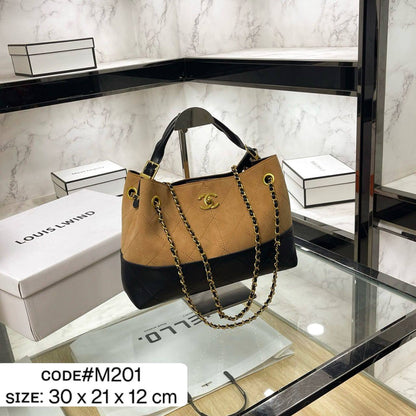 CHANEL 25ᴀ  ʜᴏʙᴏ
sᴜᴀᴅᴇ ᴄᴀʟғsᴋɪɴ & 
ʟᴇᴀᴛʜᴇʀ ᴍᴀᴛᴇʀɪᴀʟ
ɢᴏʟᴅ ʜᴀʀᴅᴡᴀʀᴇ
sɪᴢᴇ: 30 cm

75 dhs🪙🌨️

Zain31
♥️♥️♥️