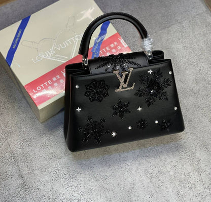 LV
high quality 
350 dhs✅

Zain175
♥️♥️♥️