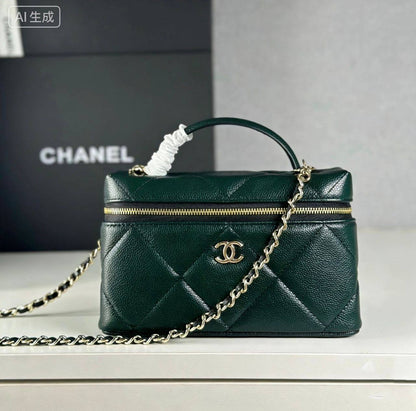 Chanel
110 dhs✅

SIZE：22cm

GOOD-quality 

with box
🎁🎁🎁

Zain35
♥️♥️♥️