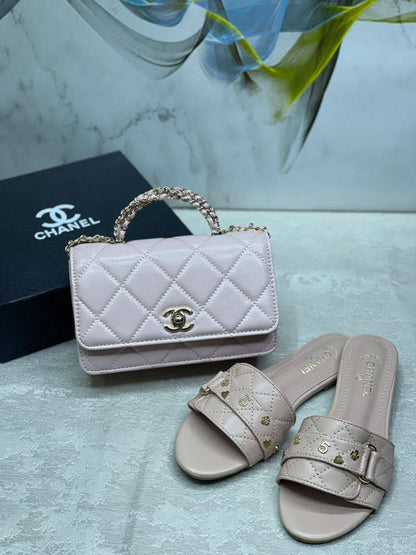 Gucci
good quality, 
comes with box, 
🎁🎁🎁

size... 19*11 cm 
70 dhs❣️

Zain12
♥️♥️♥️