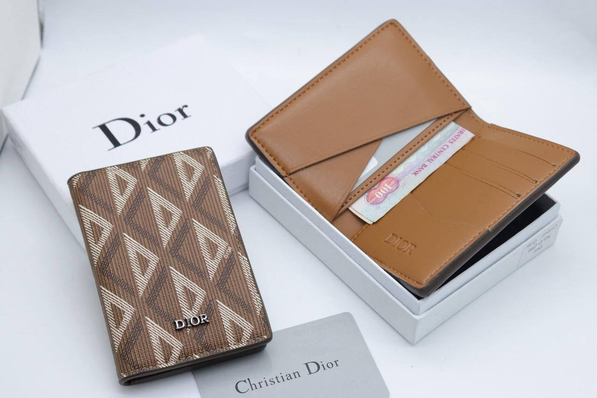 Dior Wallet 

65 dhs🇦🇪🇦🇪

With Box

Zain33
♥️♥️♥️