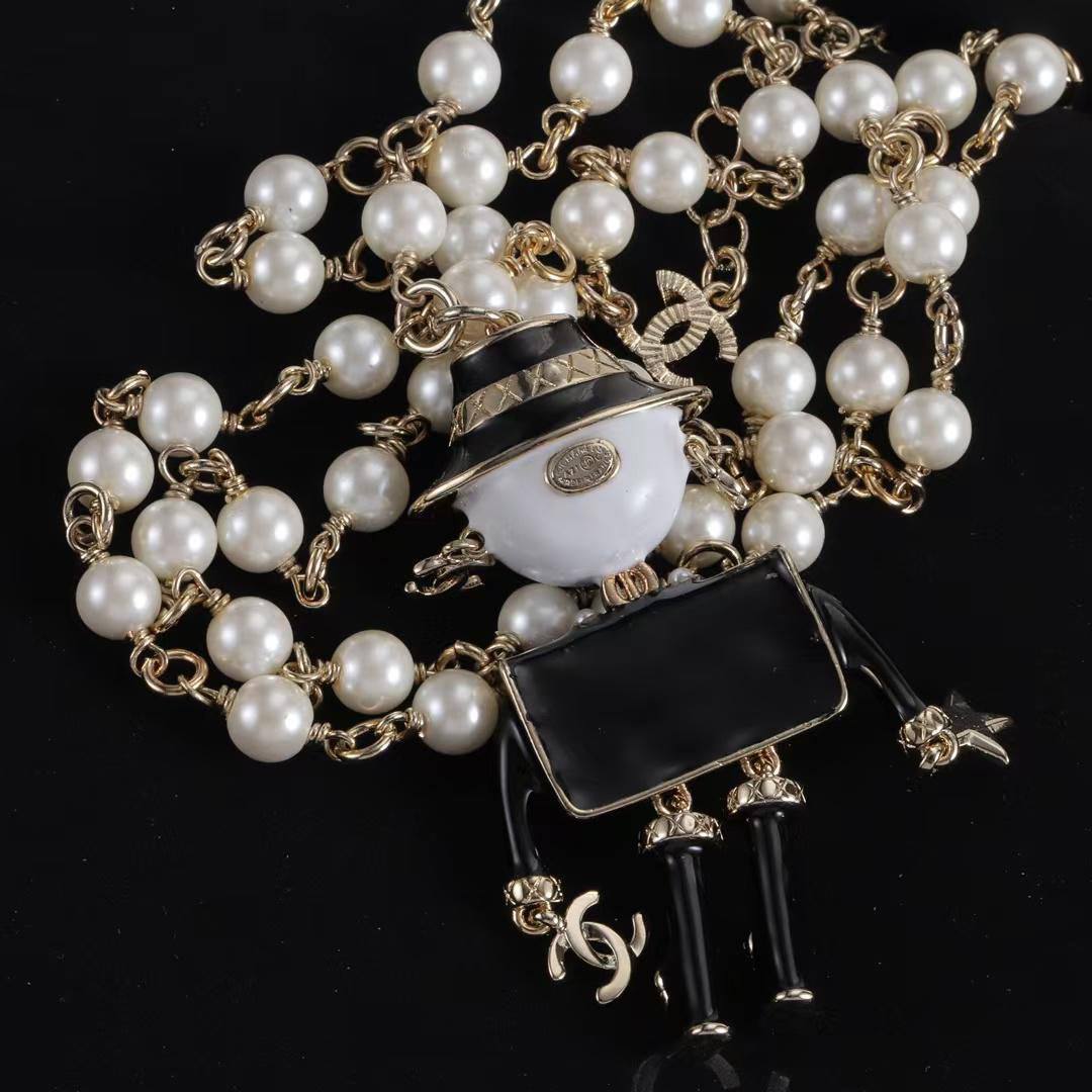 CHANEL🦋*
Necklace ❤️‍🔥
Earring❣️
Master quality 💯
With normal boxes 📦 
170 dhs🪙💕
With master box 🗃️ 
180 dhs🪙💕

Zain216
♥️♥️♥️