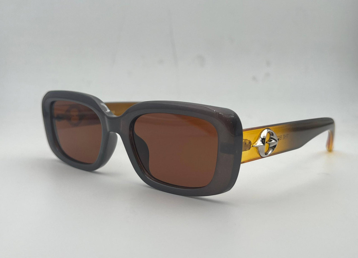 Gentle Monster 
Sunglasses 🕶️ 
good quality 💯
With master box 🗃️ 
50 dhs❣️

Zain273
♥️♥️♥️