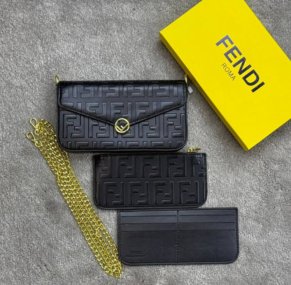 FENDI
Size :   33*27cm
100 dhs🪙💚

Zain04
♥️♥️♥️♥️