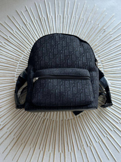 New collection{}
Brand : Fendi Dior Gucci 🔥
Super master quality 😍
290 dhs🪙🌨️

Zain261
♥️♥️♥️