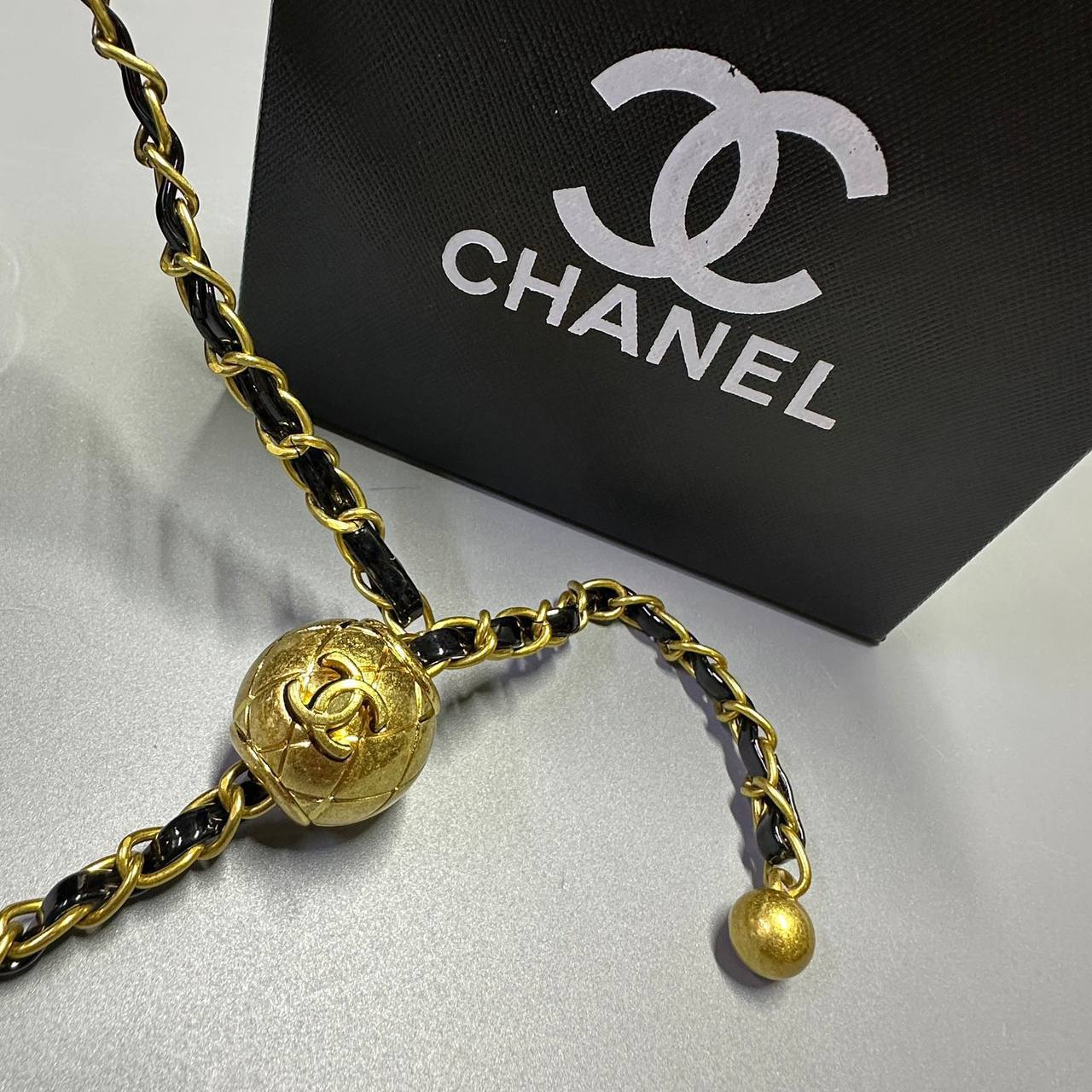 CHANEL
 GOOD QUALITY 
WITH BOX  
90 dhs✅
SIZE: 11cm

Zain295
♥️♥️♥️