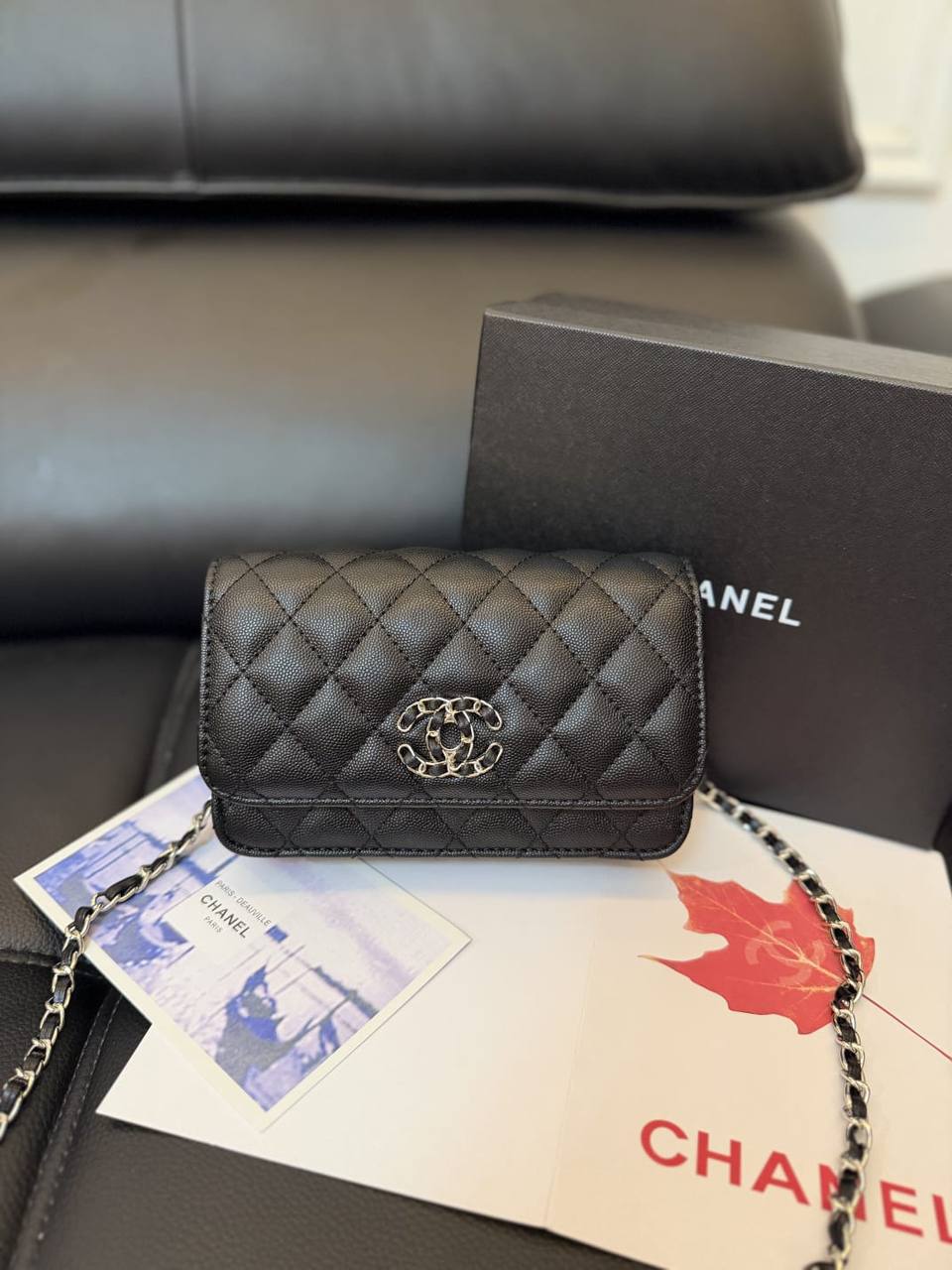 Chanel 
90 dhs💛
with box
size 20×5×14cm

Zain42
♥️♥️♥️