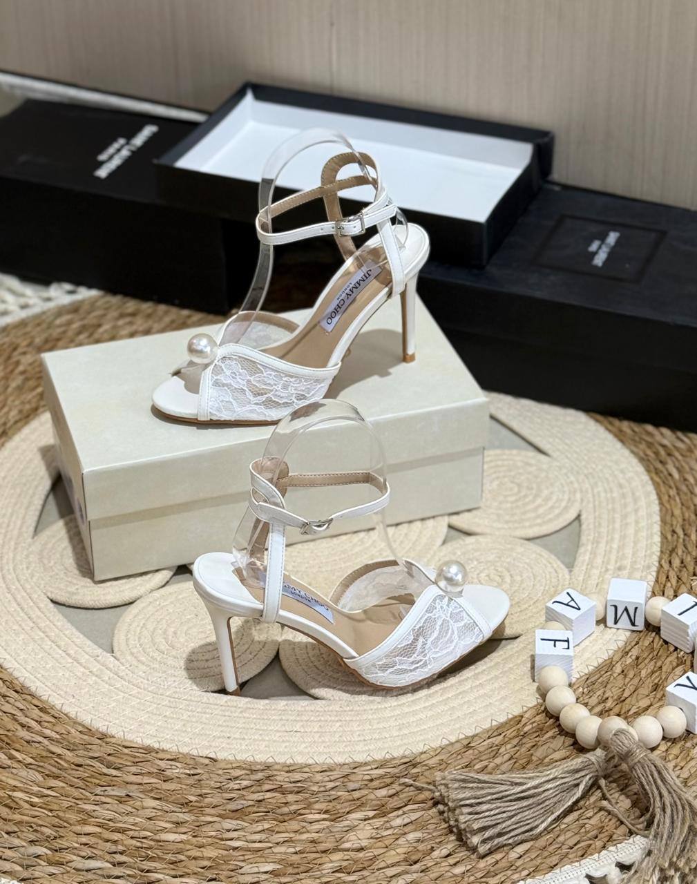 New jimmy choo heel

  Size 36. To 41

130 dhs✅

Zain80
♥️♥️♥️