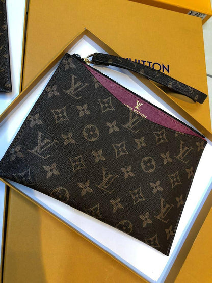 LV Clutch
55 dhs🗽

with box
🎁🎁🎁

Zain90
♥️♥️♥️