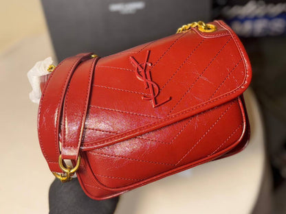 YSL
95 dhs🇦🇪
with box. 
🎁🎁🎁

Size 25cm.

Zain175
♥️♥️♥️