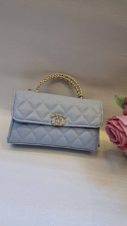 CHANEL
19cm
100 dhs✅
with box 📦

Zain254
♥️♥️♥️