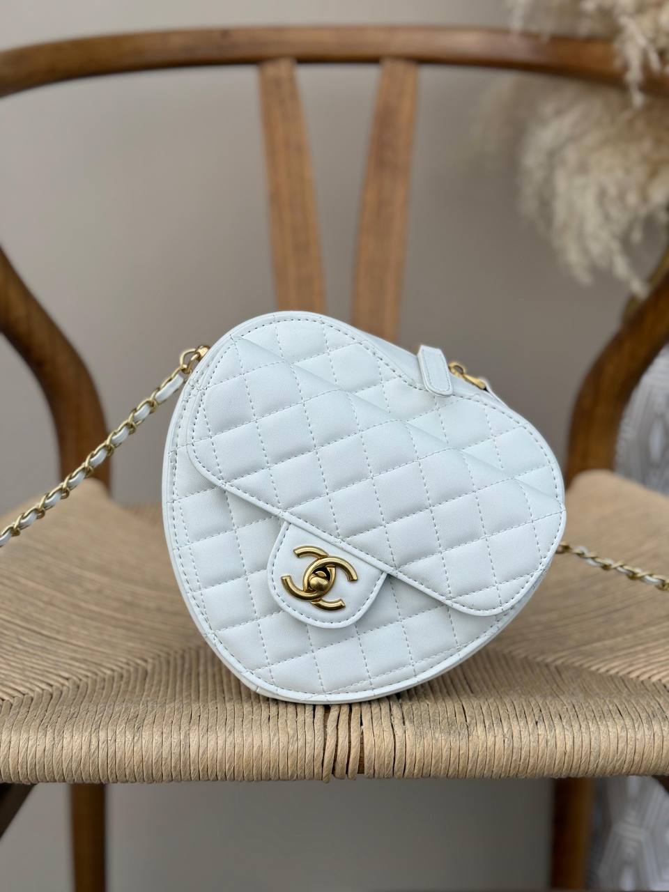 CHANEL
19cm
340 dhs🇦🇪
Top quality 
With box🎁

Zain167
♥️♥️♥️