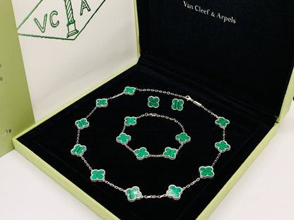 230 dhs🪙🌨️ SET
VANCLEAF & ARPELs
NECKLACE 
BRACELET 
EARRINGS
WITH GOOD BOX AND PAPER BAG

 280 dhs🪙🌨️
WITH MASTER BOX AND PAPER BAG 
🎁🎁🎁

Zain89
♥️♥️♥️