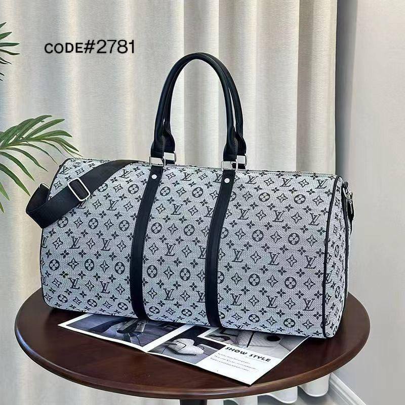 LV / GUCCI
TRAVELLING BAG
ᴄᴀɴᴠᴀss ᴍᴀᴛᴇʀɪᴀʟ
sɪᴢᴇ : 55 cm

70 dhs❣️

Zain31
♥️♥️♥️