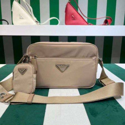 Prada
85 dhs✅
With box

Zain219
♥️♥️♥️