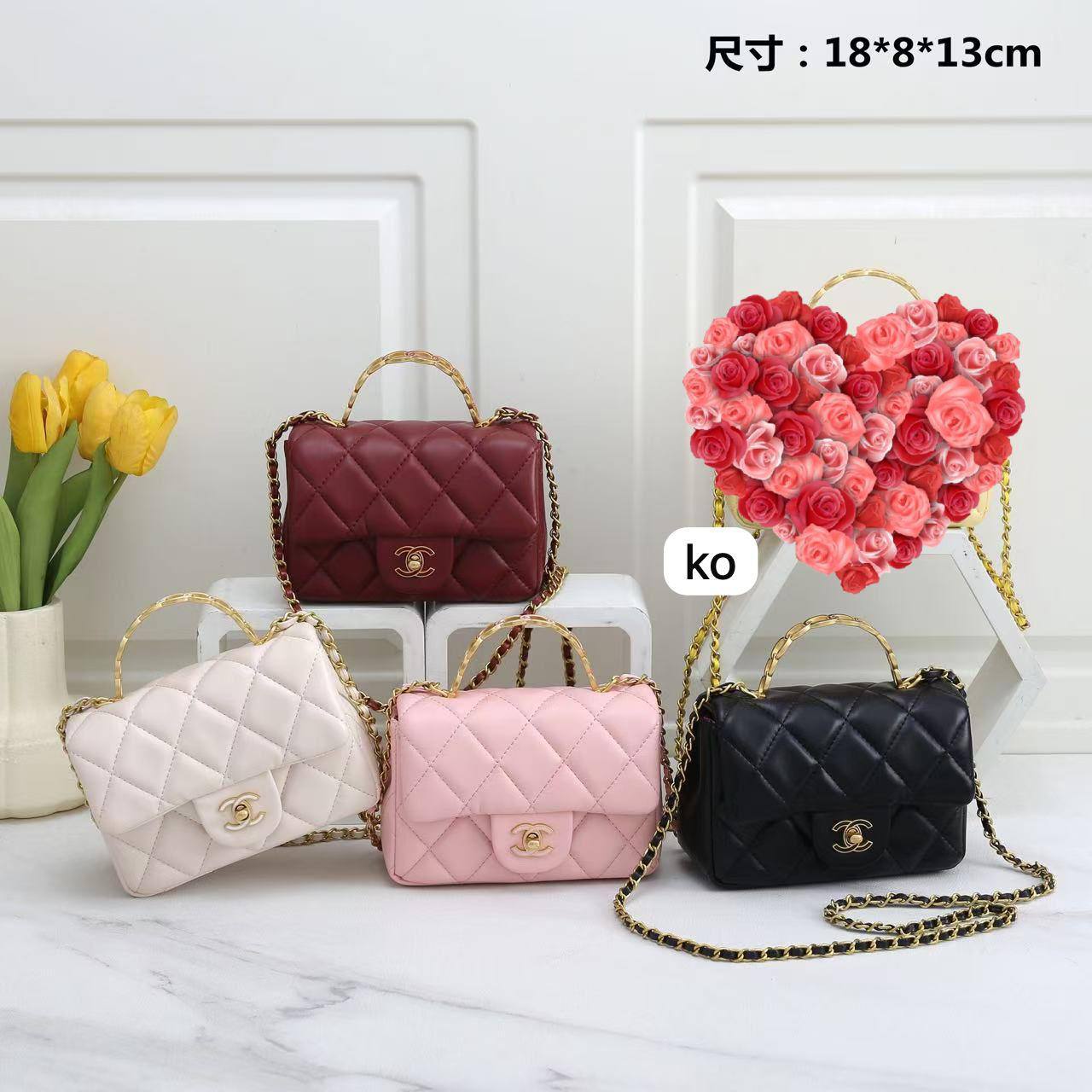 💗 Chanel CF 23A
1️⃣ First quality +🎁
Size : 20 * 13 cm
90 dhs✅
with box 🎁

Zain115
♥️♥️♥️