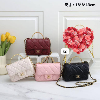 💗 Chanel CF 23A
1️⃣ First quality +🎁
Size : 20 * 13 cm
90 dhs✅
with box 🎁

Zain115
♥️♥️♥️