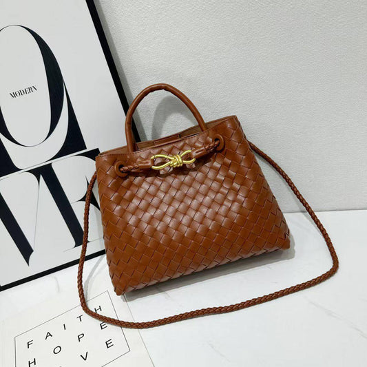Bottega Veneta 

Good Quality 

With Box 
🎁🎁🎁

110 dhs✅

Zain250
♥️♥️♥️
