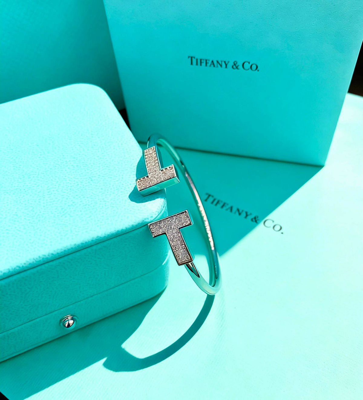 TIFFANY MASTER 
BANGLE
WITH NORMAL BOX AND PAPER BAG🛍️🎁
60 dhs🇦🇪🇦🇪

Zain89
♥️♥️♥️