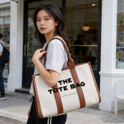 MARC JACOBS 
THE TOTE BAG BIG SIZE NEW CAME HIGH QUALITY 
125 dhs🪙🌨️

Zain39
♥️♥️♥️