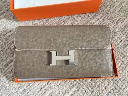 New Hermes bag, good quality, comes with box, 
🎁🎁🎁

size... 21* 12 cm 
90 dhs🪙🌨️

Zain12
♥️♥️♥️