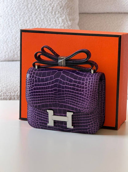 Hermes constance croc epsom 18cm💕master quality😍with box❤️
🎁🎁🎁

600 dhs🪙🖤🇦🇪

Zain52
♥️♥️♥️