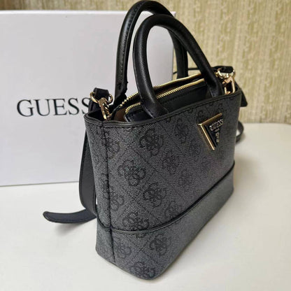 Guess Handbag
Size : 21 * 14 * 7 cm
90 dhs🪙🌺

with box🎁

Zain115
♥️♥️♥️