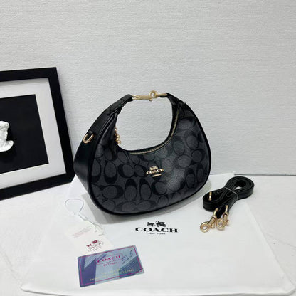 Coach
Best quality 
with box’s 
🎁🎁🎁

110 dhs🪙🖤
size 20cm

Zain158
♥️♥️♥️