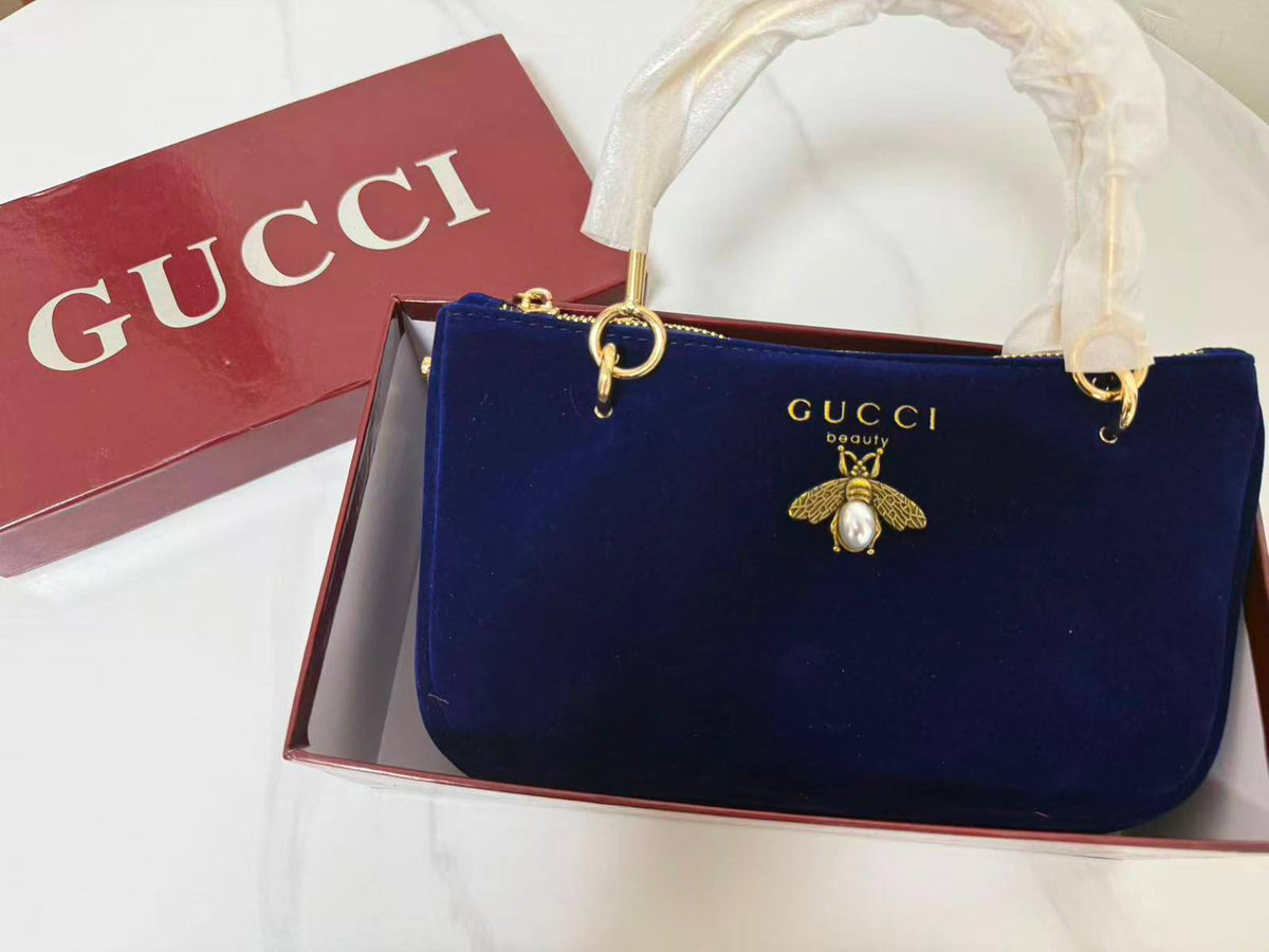 Gucci

115 dhs🇦🇪🇦🇪
have box

Zain07
♥️♥️♥️
