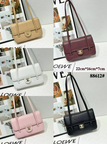 CHANEL
 GOOD QUALITY 
WITH BOX 
130 dhs✅

Zain295
♥️♥️♥️