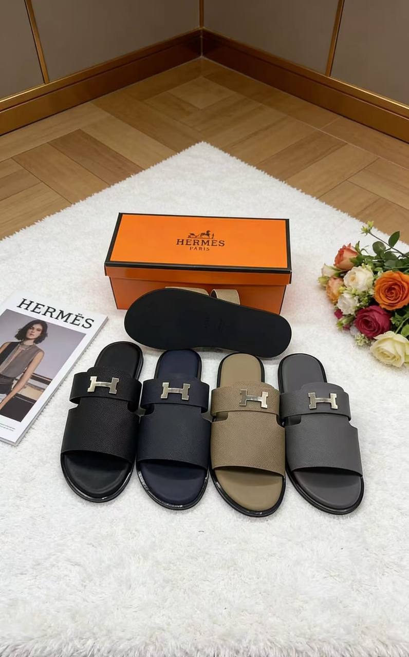 Mens Hermes Slippers 
Sizes 40 to 45 
75 dhs🇦🇪

Zain232
♥️♥️♥️