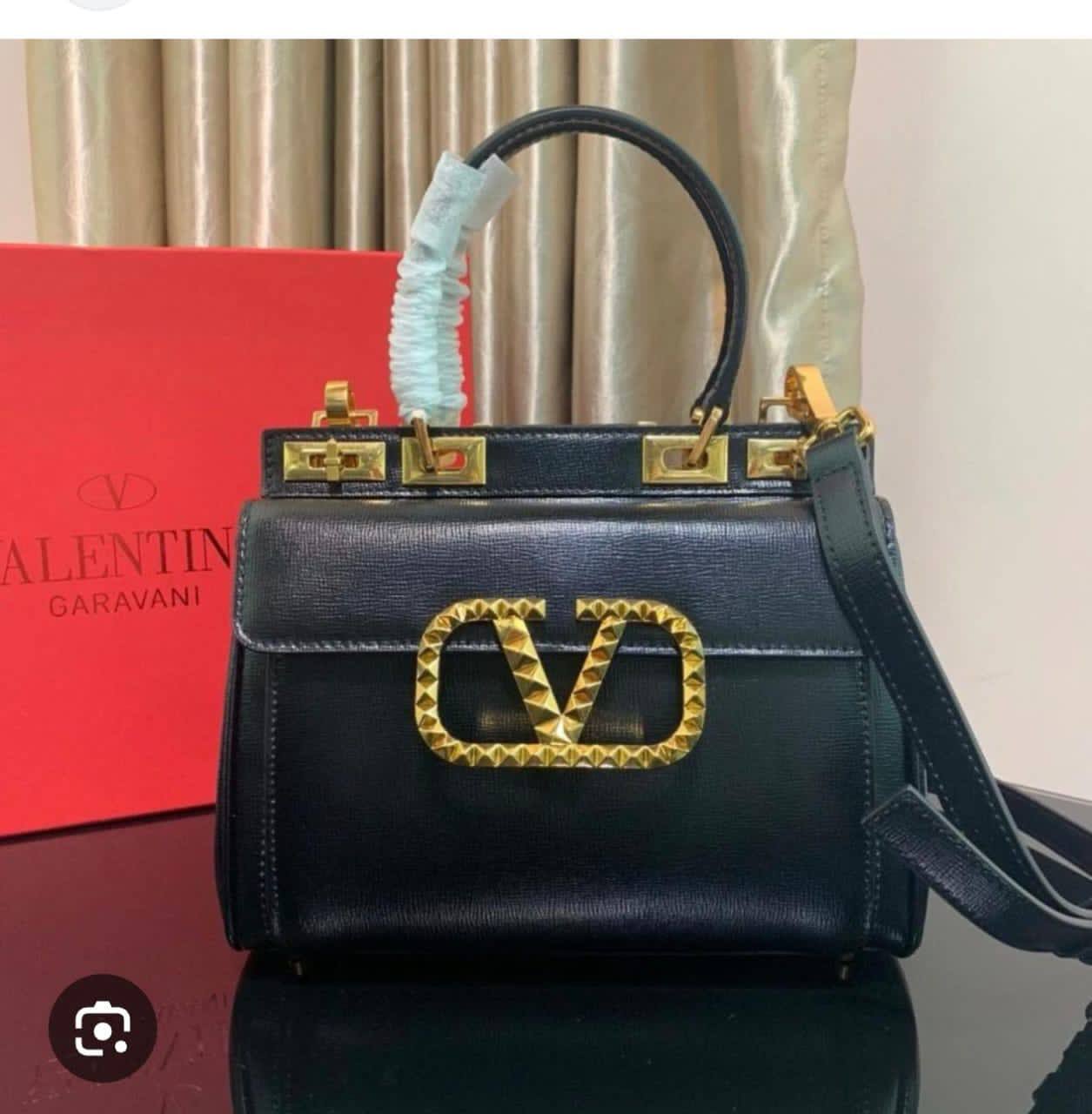 VALENTINO 
GOOD QUALITY 
100 dhs🪙🖤

Zain200
♥️♥️♥️