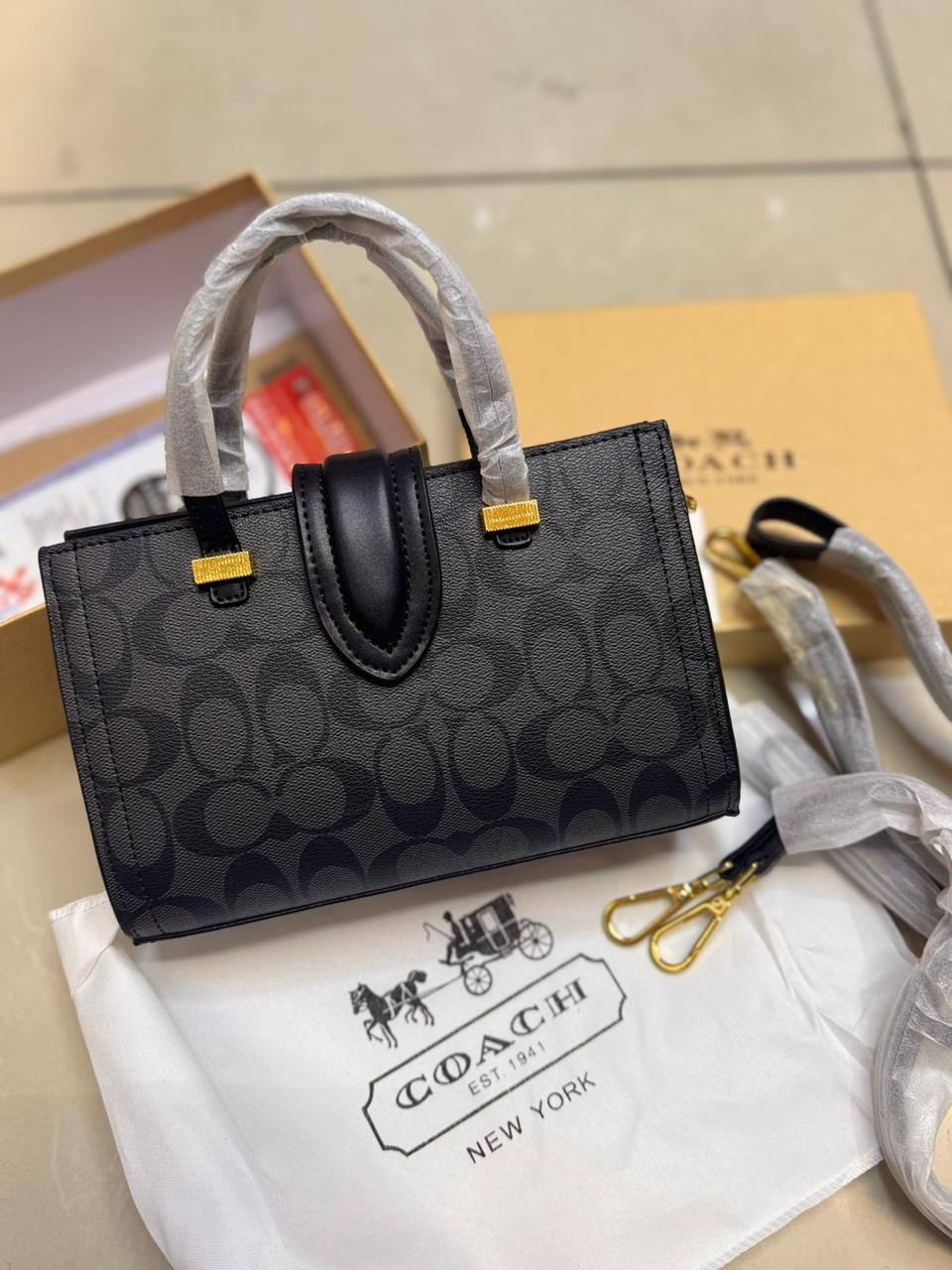 💗 Coach Grace
1️⃣ First quality

Size : 23*14 ~ 25*16.5 cm
85 dhs🪙🌺

Zain115
♥️♥️♥️