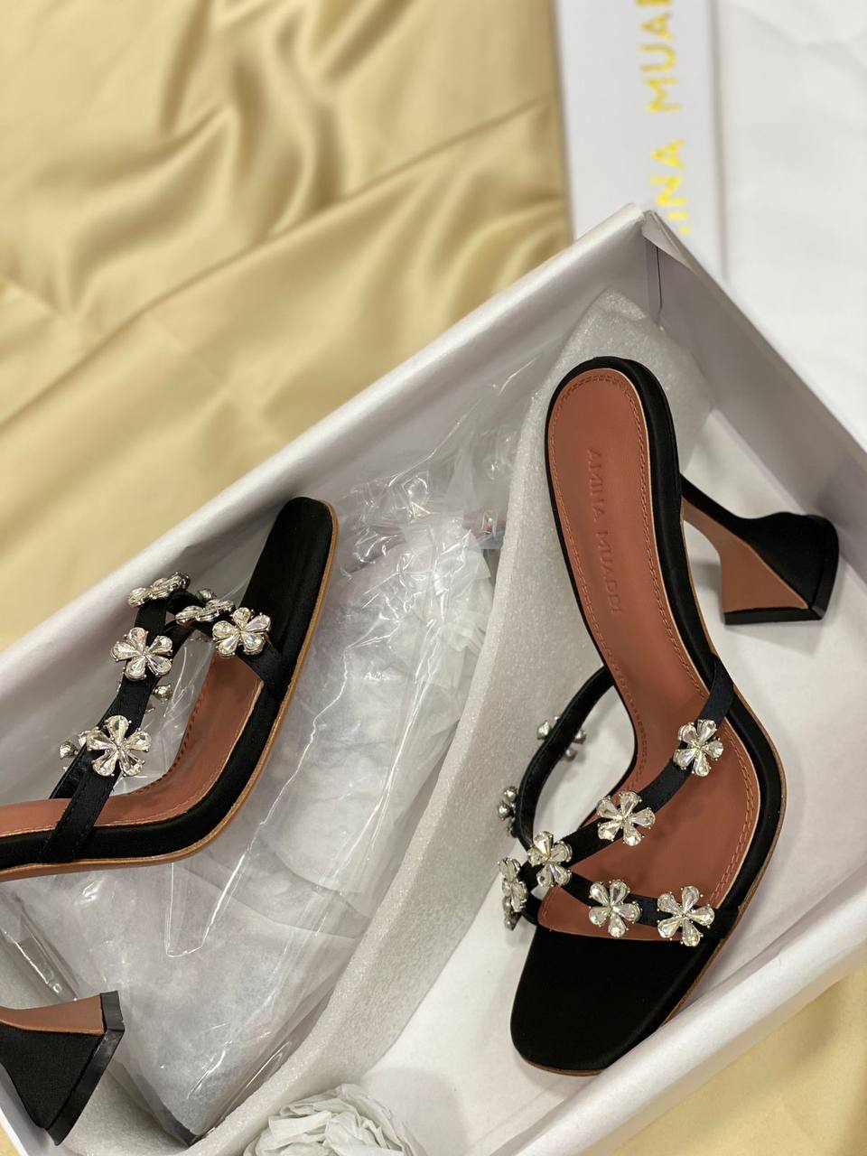 Amina 
Aaa master quality 
Size 37……..41 
400 dhs🪙🌨️

Zain180
♥️♥️♥️