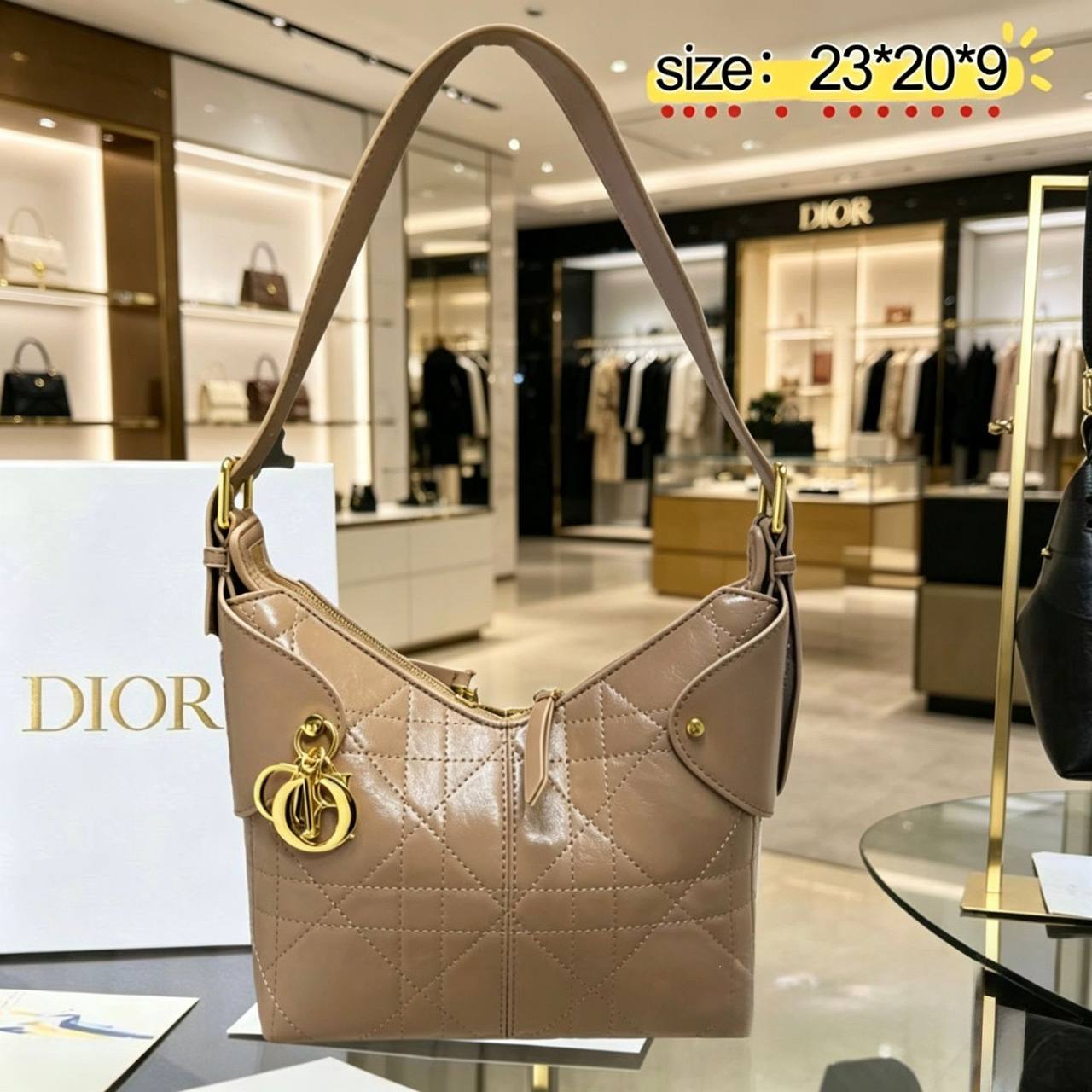 Dior - Chanel
90 dhs✅

with box
🎁🎁🎁

Zain60
♥️♥️♥️