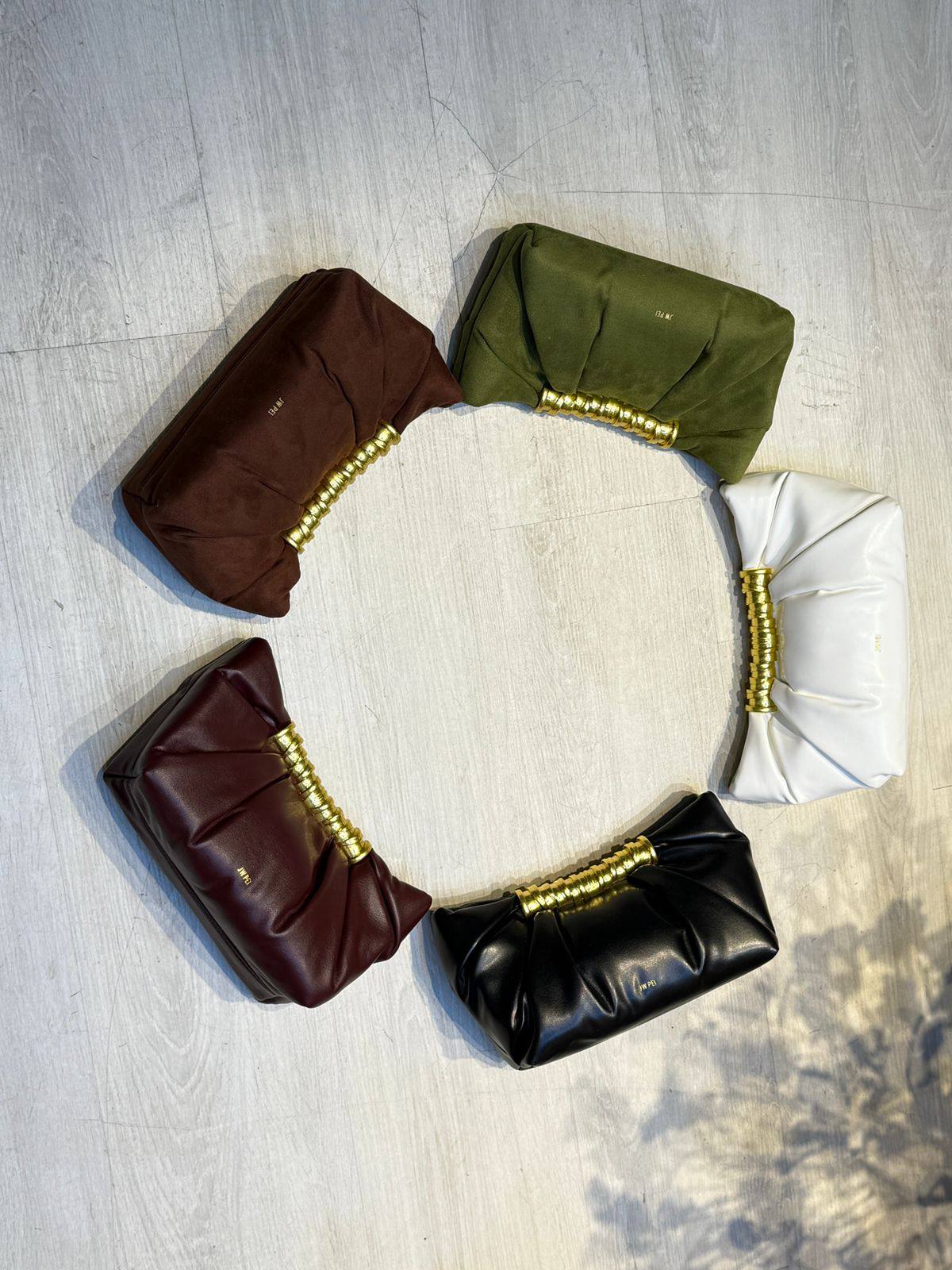 JW PEI 
HIGH QUALITY
115 dhs🪙🌨️

Zain44
♥️♥️♥️