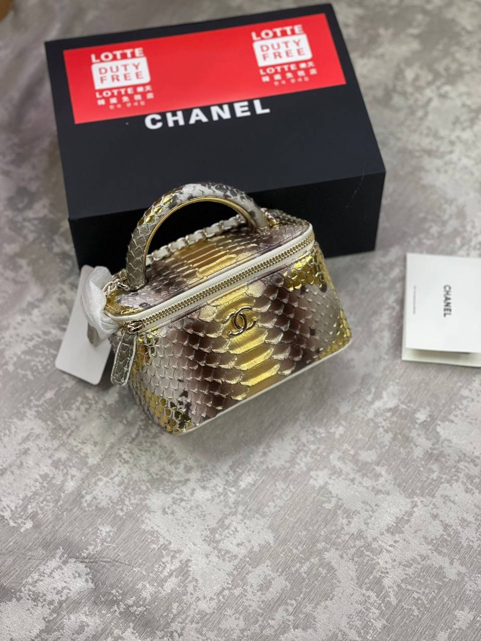 Chanel
High Quality
350 dhs✅

Zain175
♥️♥️♥️