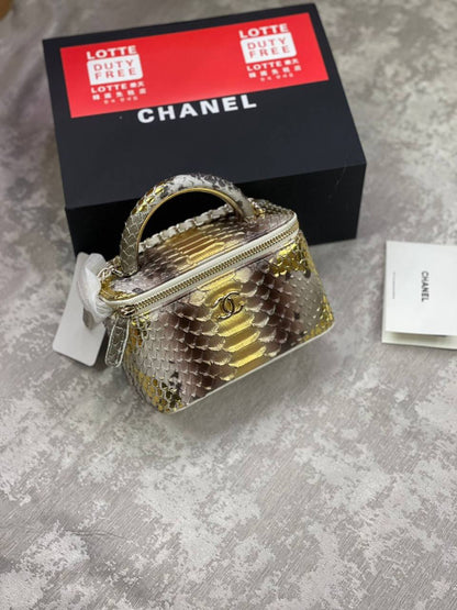 Chanel
High Quality
350 dhs✅

Zain175
♥️♥️♥️