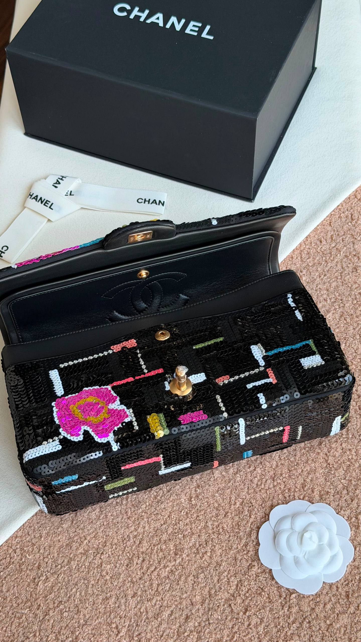 Chanel Limited Edition 🌈✨
Size : 25 Cm 
✨VIP QUALITY  ✨
With original Packing 🎁
For Price 👇 WhatsApp✅
0568585901 
0507557372
0552275751 Owner Zain 👌

Zain280
♥️♥️♥️