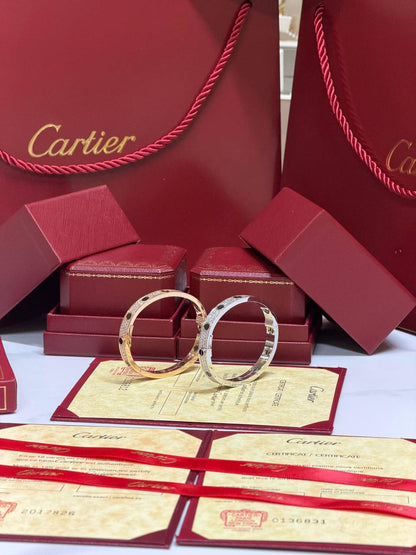 Cartier Love bangle’s , specifically a diamond-paved model*
 Latest Collection  😍
<Bangle’s
Colour:- Rose Gold and Silver
For Price 👇 WTSP Text Zain 0568585901

Zain268
♥️♥️♥️