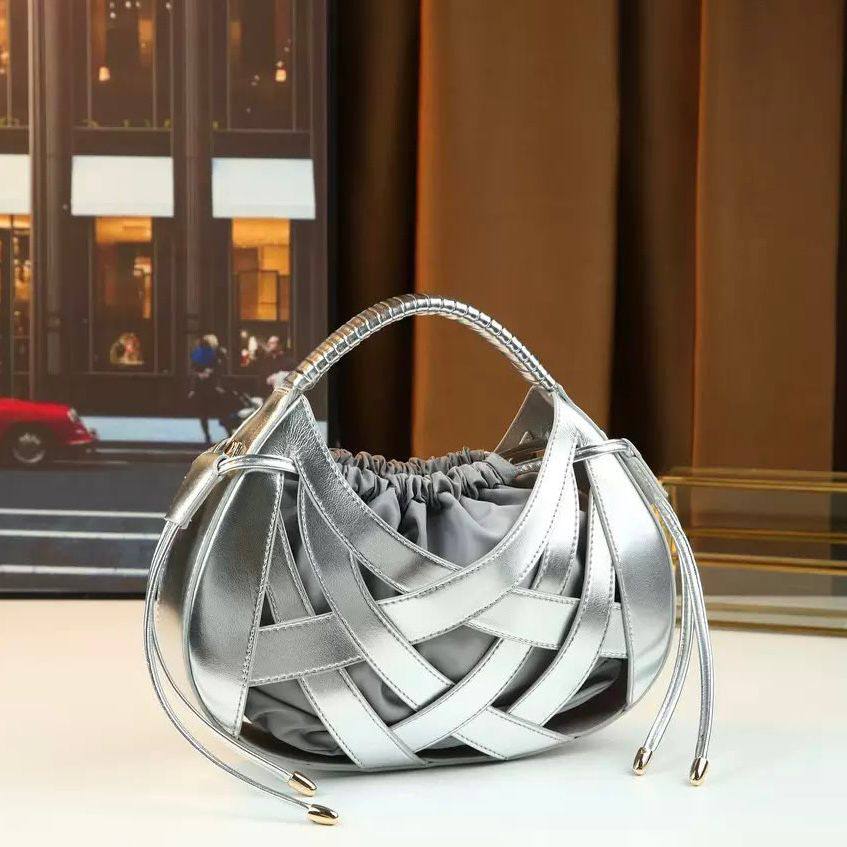 BOTTEGA 

RESTOCK  

HIGH QUALITY 
WITH BOX 

115 dhs🇦🇪🇦🇪

Zain295
♥️♥️♥️