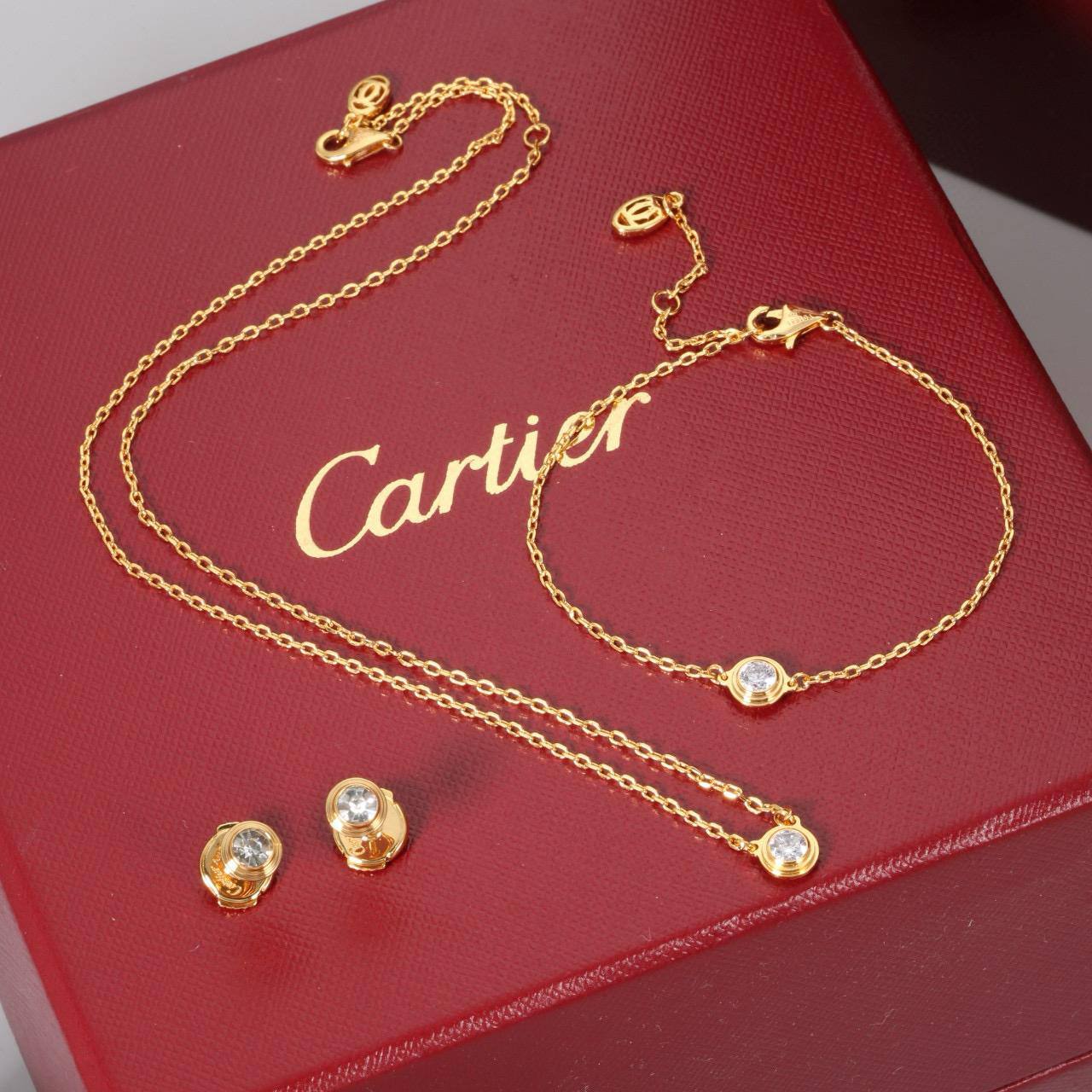 CARTIER SET 
MASTER ✨💫
NECKLACE BRACELET EARRINGS
110 DHS 🇦🇪🇦🇪

WITH BOX AND PAPER BAG🛍️🎁

Zain89
♥️♥️♥️