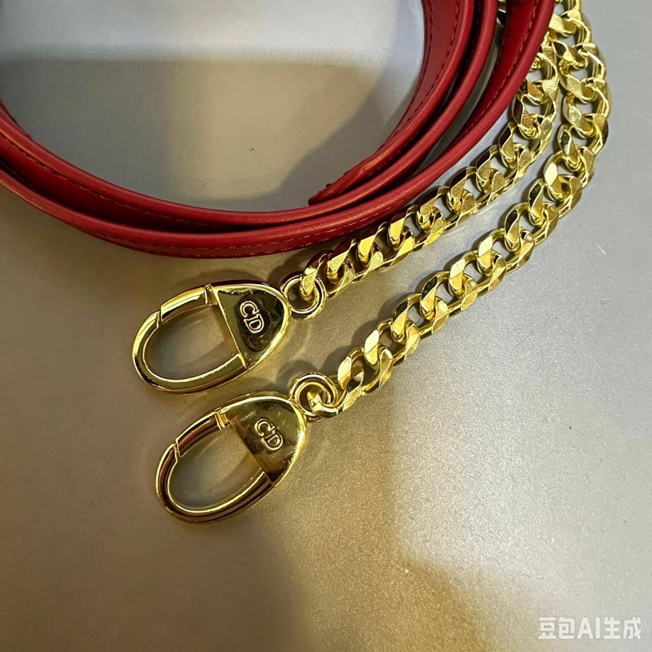 DIOR
GOOD QUALITY 
WITH BOX
100 dhs✅
SIZE: 24cm

Zain295
♥️♥️♥️