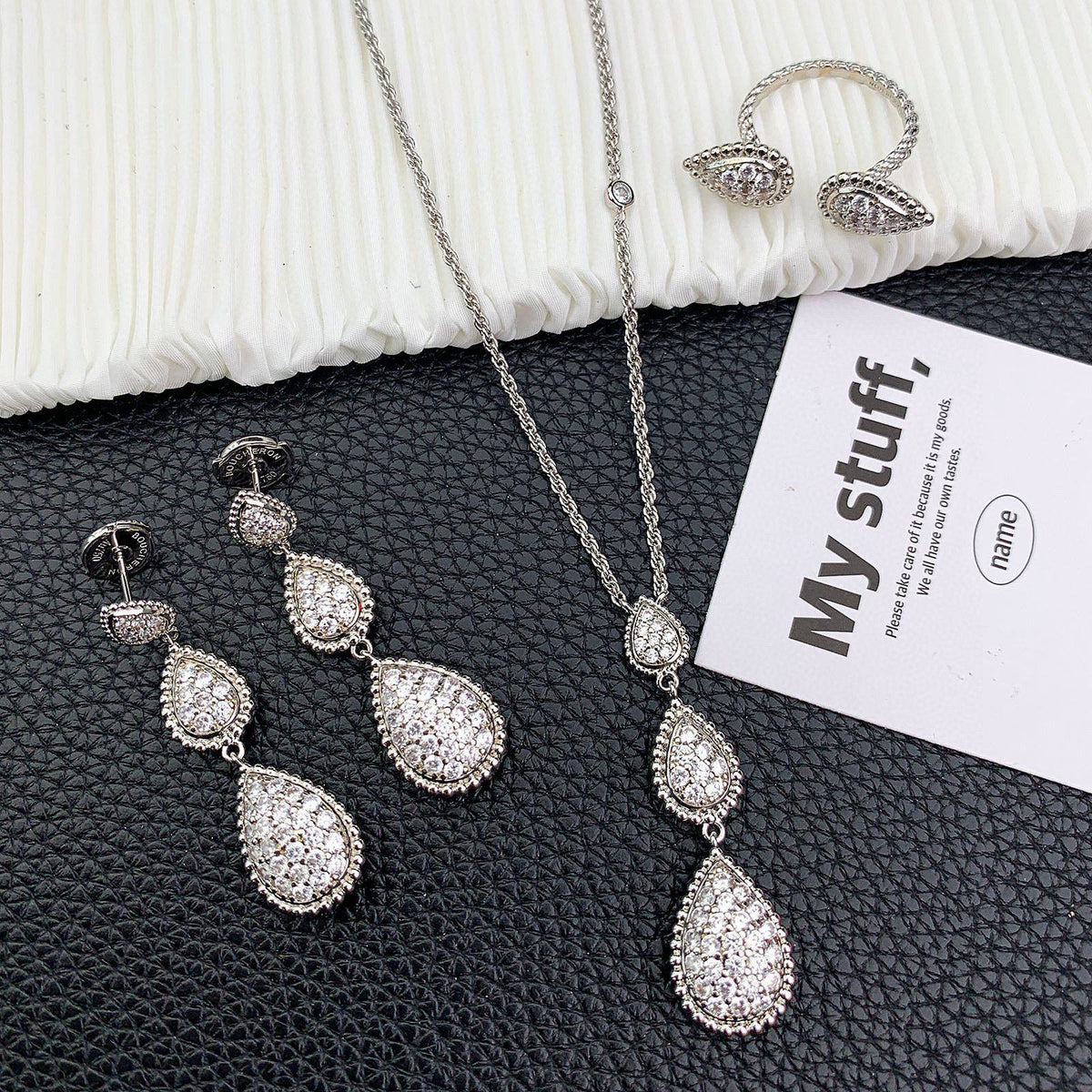 BOUCHRON SET
MASTER💫✨

NECKLACE EARRING Ring
WITH BOX 

AND PAPER BAG 🛍️🎁
120 dhs🇦🇪🇦🇪

Zain89
♥️♥️♥️