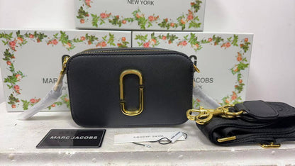 Marc Jacobs

withbox 
🎁🎁🎁

95 dhs💓

Zain143
♥️♥️♥️