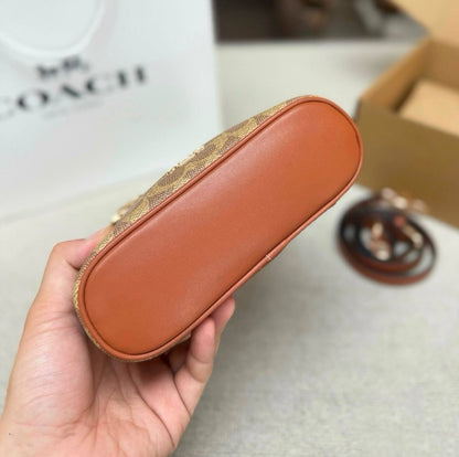 COACH NEW CAME HIGH QUALITY WITH BOX  
110 dhs🇦🇪🇦🇪

Zain295
♥️♥️♥️
