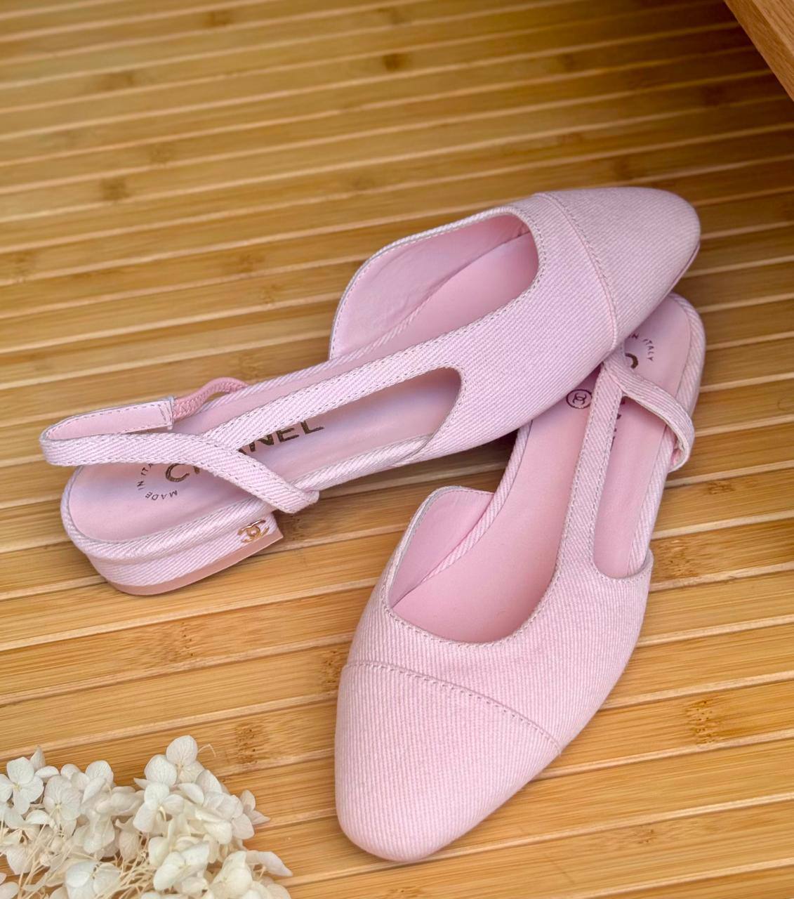 Chanel
Vip quality 
Size:36 to 41
450 dhs🇦🇪🇦🇪

Zain303
♥️♥️♥️